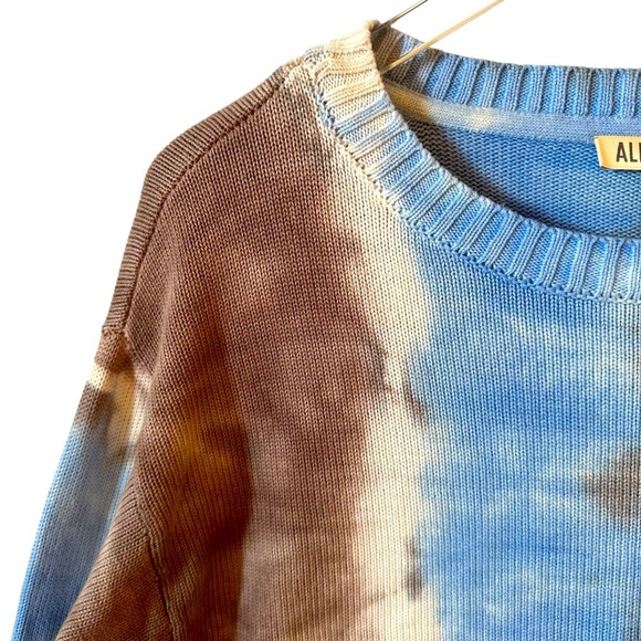All Worthy | Women's Blue Tan Tie-Dye Crew Neck Sweater Size Medium - Picture 9 of 9
